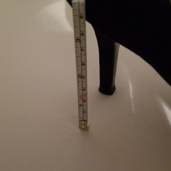 TAHARI hills shoes - Picture 5 of 5